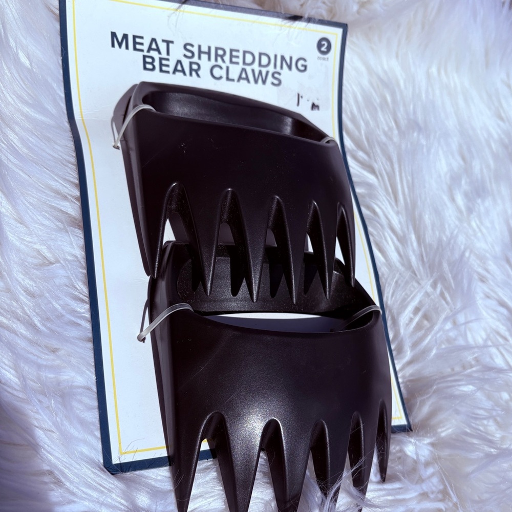 🔵 Black Meat Shredding Bear Claws